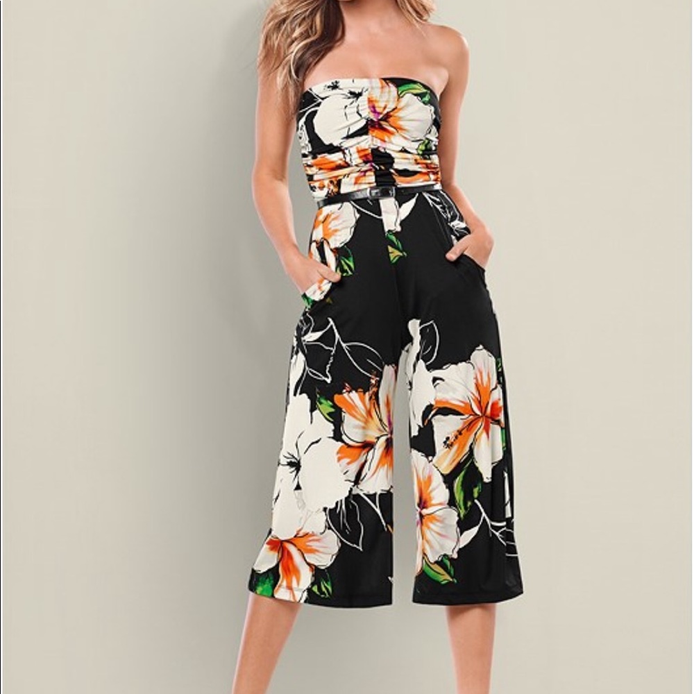 Venus Strapless Culotte Jumpsuit sz. M